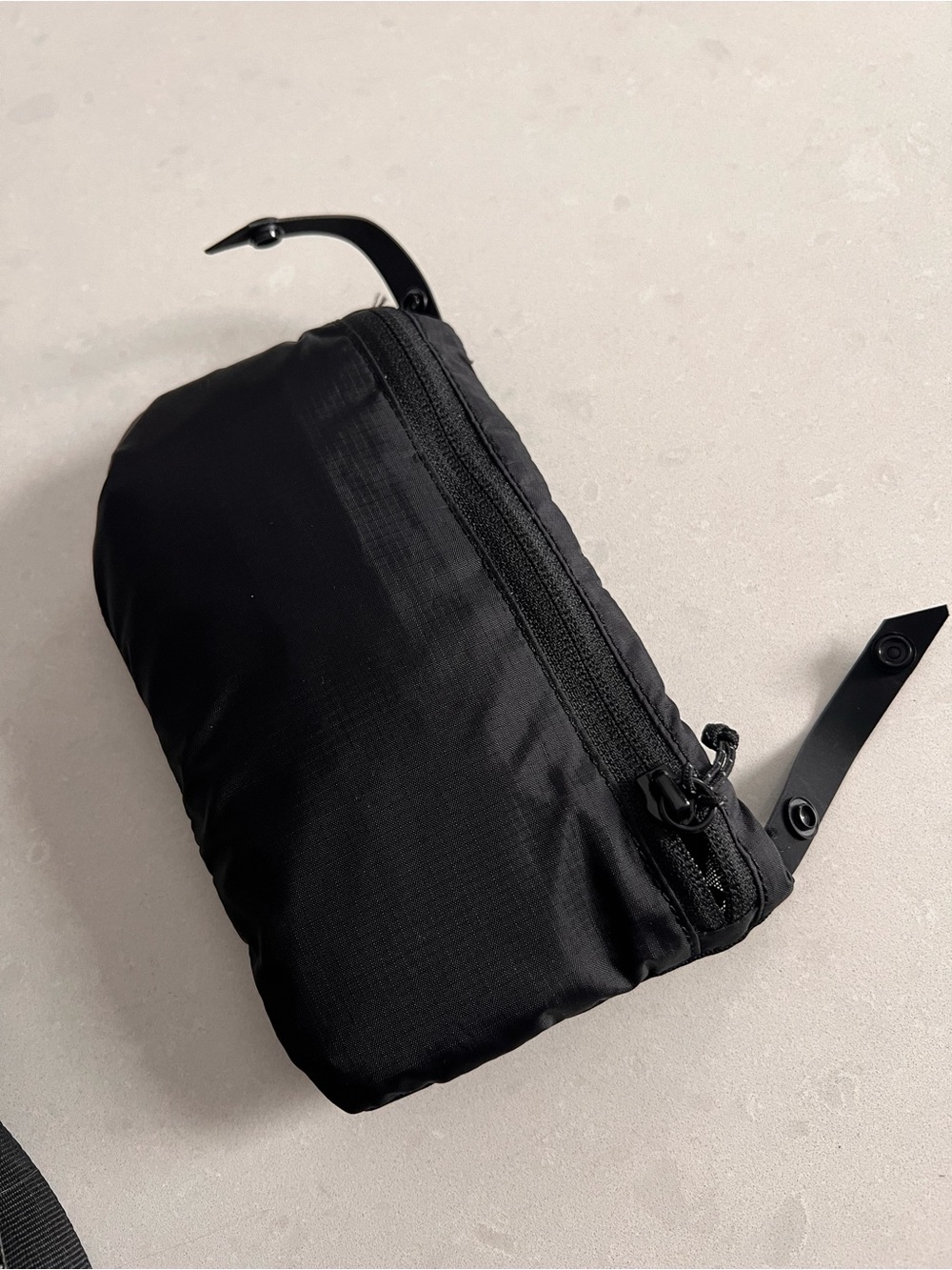 Peak Design 45L large black backpack with rain cover - Picture 14 of 14